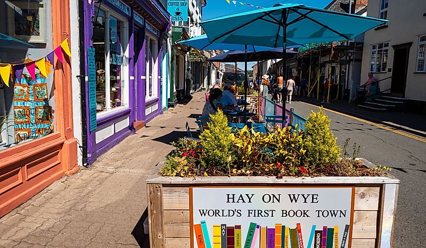  Shops and shoppers in Castle Street, Hay-on-Wye.