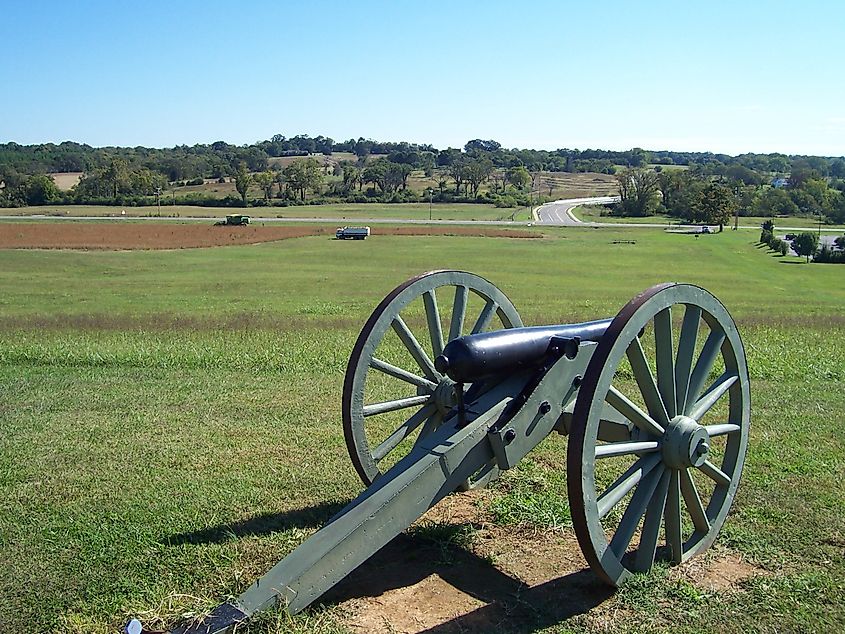 A cannon at the historical Spring Hill Battlefield.