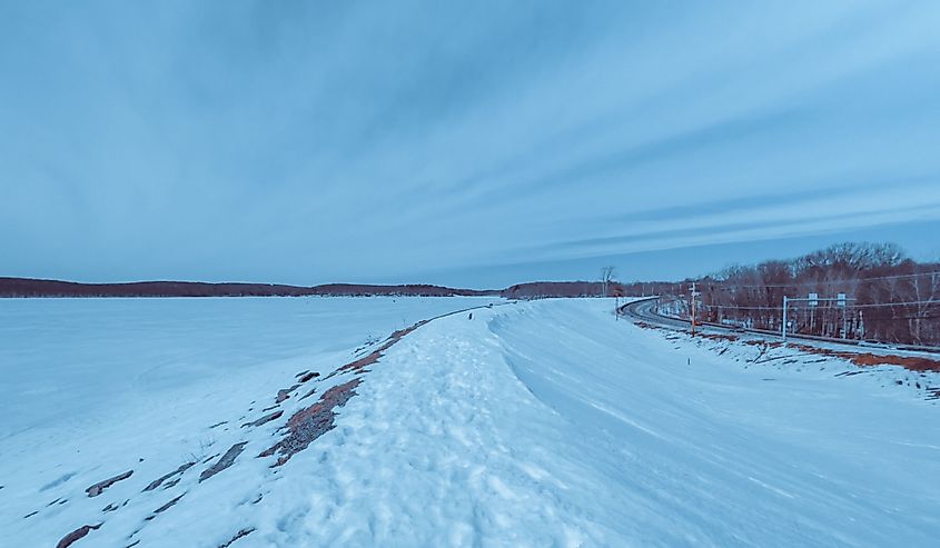 A snow-covered Lake Wallenpaupack trail
