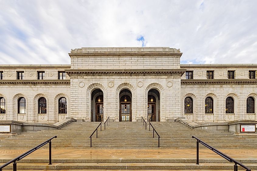 Exterior of the St. Louis Public Library Central Library in Missouri, a historic building with classical architecture