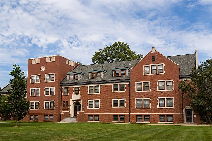 Younker Hall on the campus of Grinnell College.