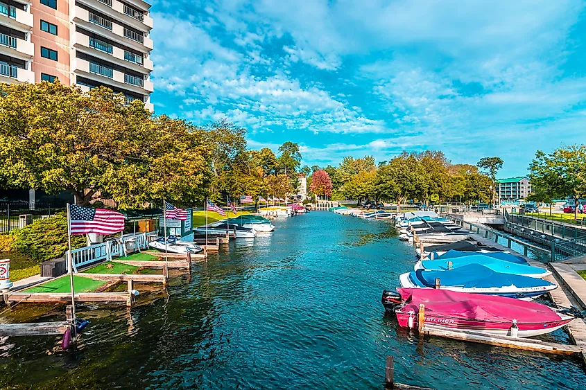 10 Best Lakeside Towns In The United States - WorldAtlas