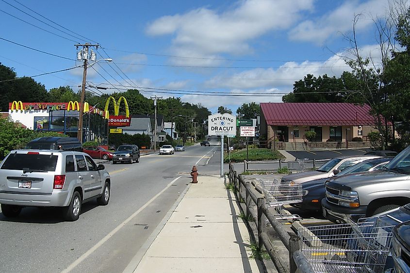 Massachusetts Route 38 northbound entering Dracut Massachusetts