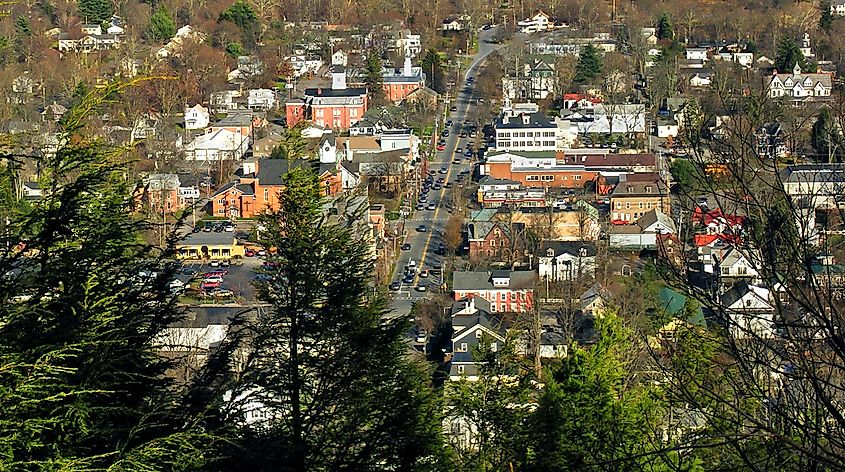 Milford viewed from "The Knob," looking east down Broad Street, By Nicholas - Wikimedia Commons