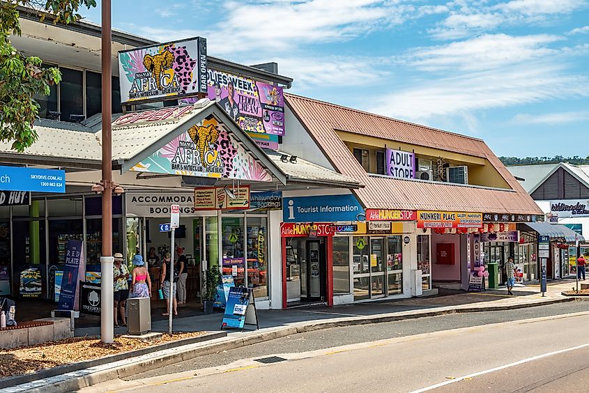 Airlie Beach, Queensland: Shops and tour agents on Shute Harbour Rd in Airlie Beach.