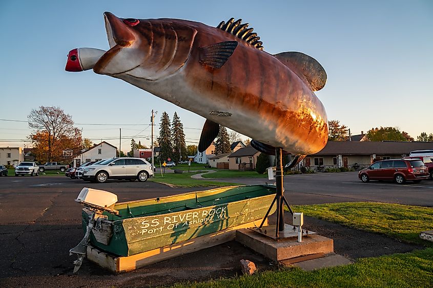 Famous large fish statue sculpture for the SS River Rock Port of Ashland.