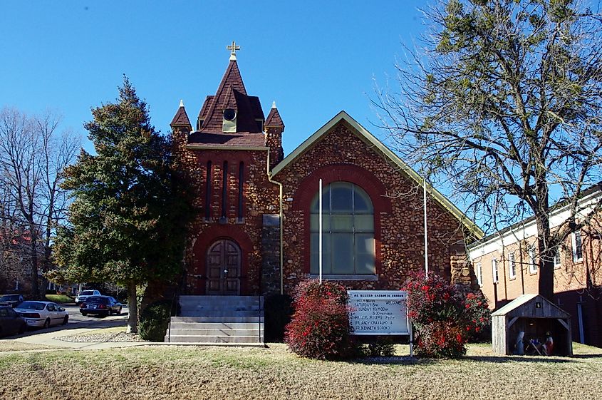 Exterior view of Saint Helen Catholic Church in Glasgow, Kentucky.