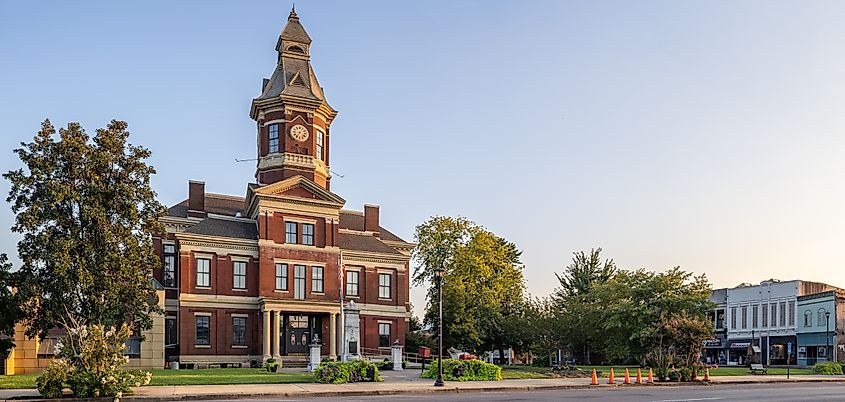 The Graves County Courthouse in Mayfield, Kentucky. Editorial credit: Roberto Galan / Shutterstock.com