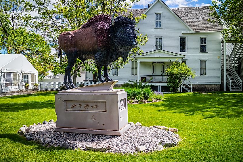 The three-star Sacajawea Hotel in Three Forks, Montana, along the city’s main street, featuring its historic charm and inviting atmosphere.