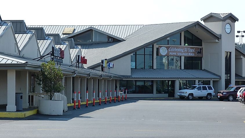 Pony Village Mall, Oregon.