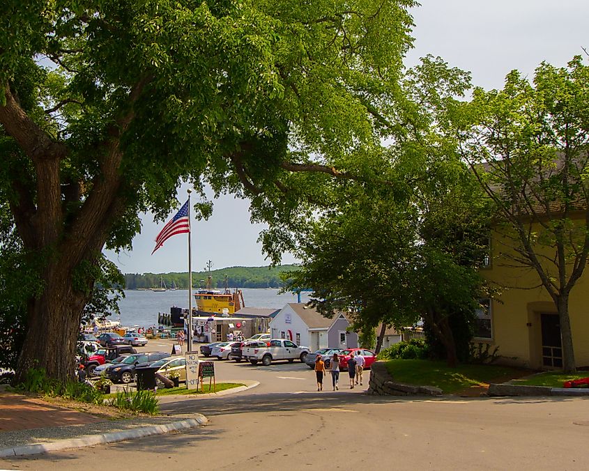 The way to the beach in Castine, Maine