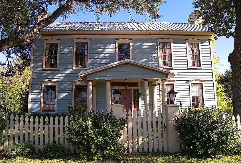 Fowler House in Salado, Texas. In Wikipedia. https://en.wikipedia.org/wiki/Salado,_Texas By Larry D. Moore, CC BY 4.0, https://commons.wikimedia.org/w/index.php?curid=5301688