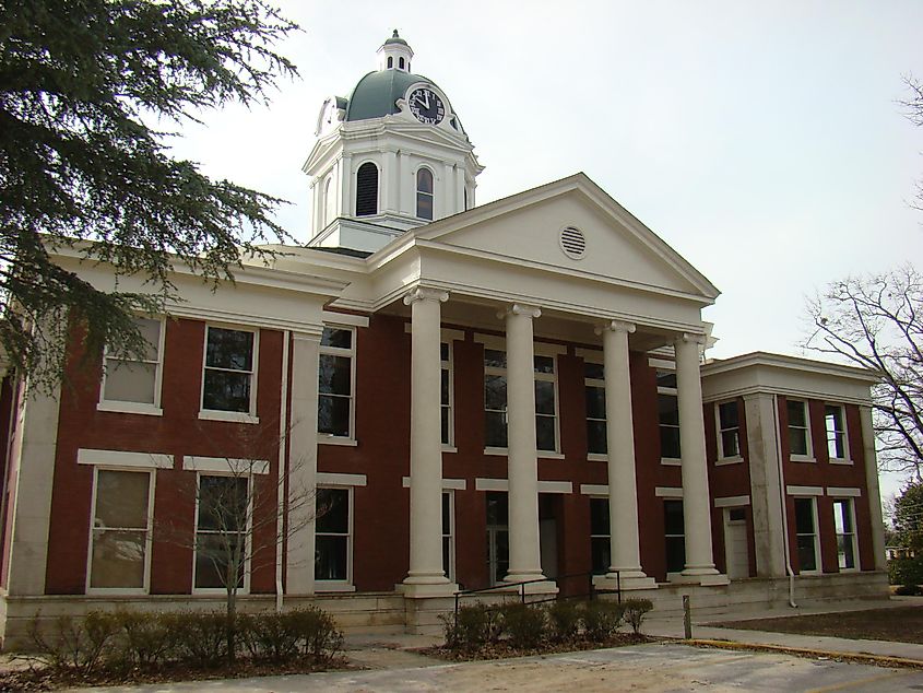 The Stephens County, Georgia courthouse is located in Toccoa, Georgia.
