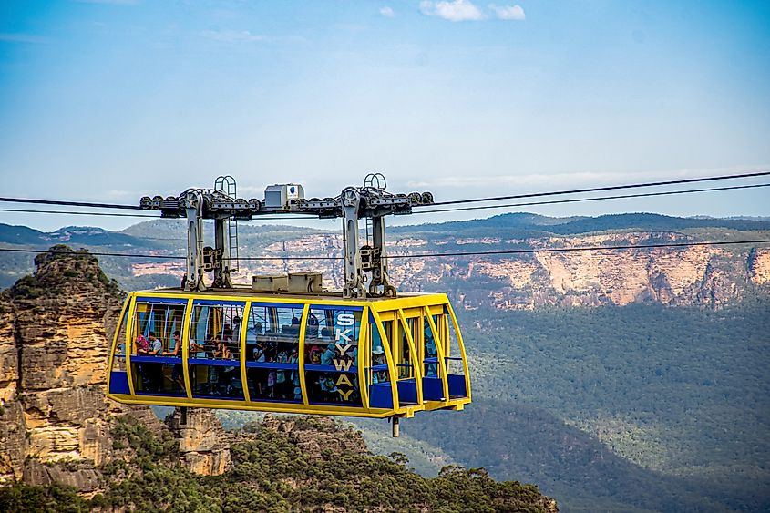 Scenic Skyway Cable car glides between cliff tops at Katoomba, Blue Mountains. Editorial credit: Daria Nipot / Shutterstock.com