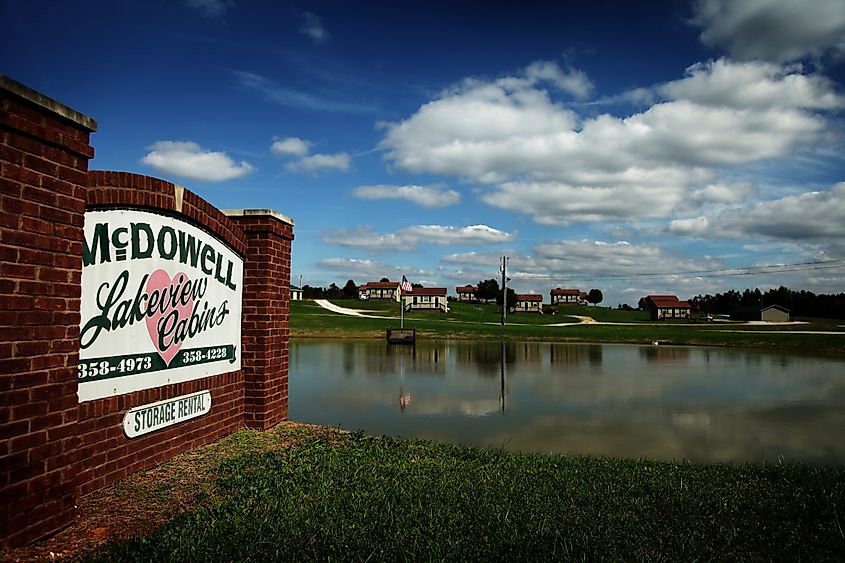 Sign for rental cabins in Hodgenville, Kentucky