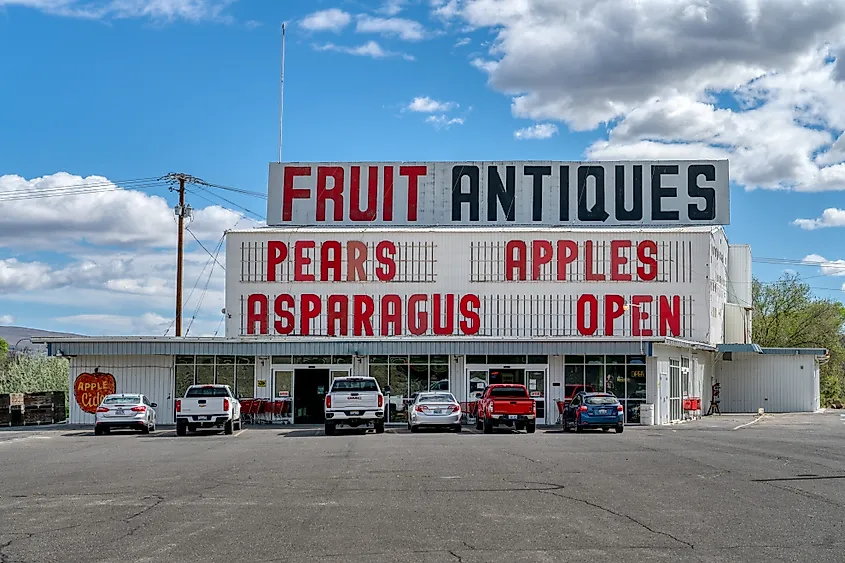 The Precision Fruit Stand near Selah, Washington.