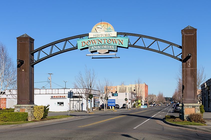 Arched sign over road welcoming to historic downtown Anacortes Washington.