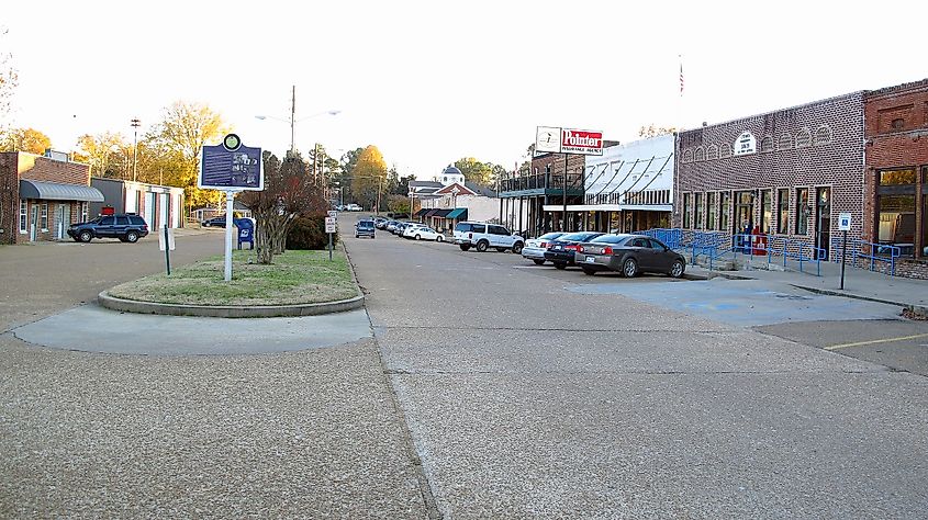 Main Street, Como, Mississippi.