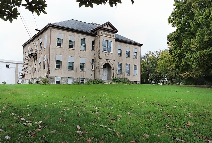 A historic mansion in Greenville, Kentucky