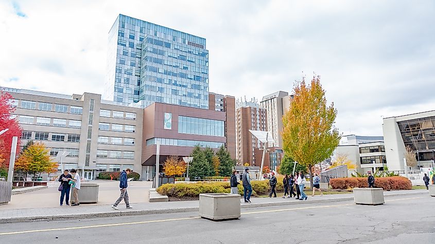 Scene at uOttawa University with students walking through campus.