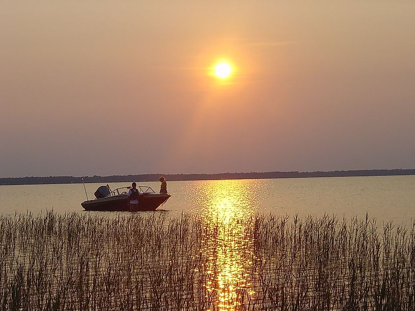 Sunset at Lake Waccamaw. Image credit Wikimedia Commons.
