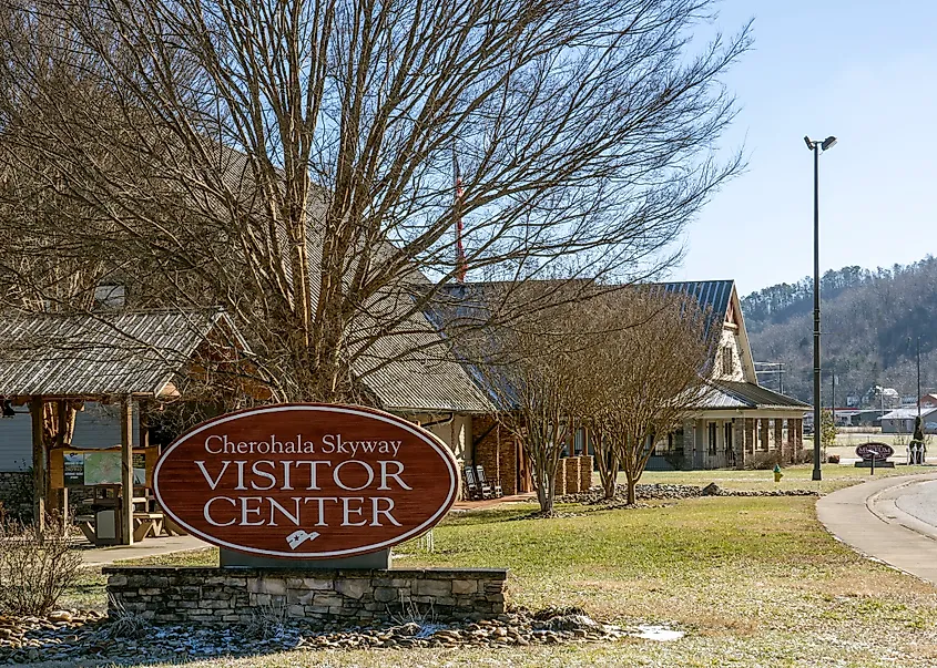 The Cherohala Skyway Visitor Center in Tellico Plains, Tennessee. Image credit: Donna Bollenbach / Shutterstock.com