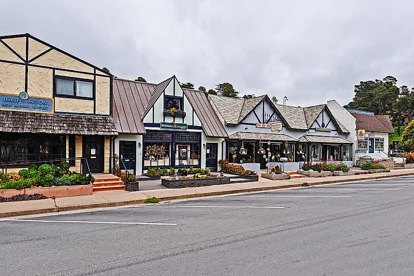  Downtown Main Street, West End, Cambria, California, USA.