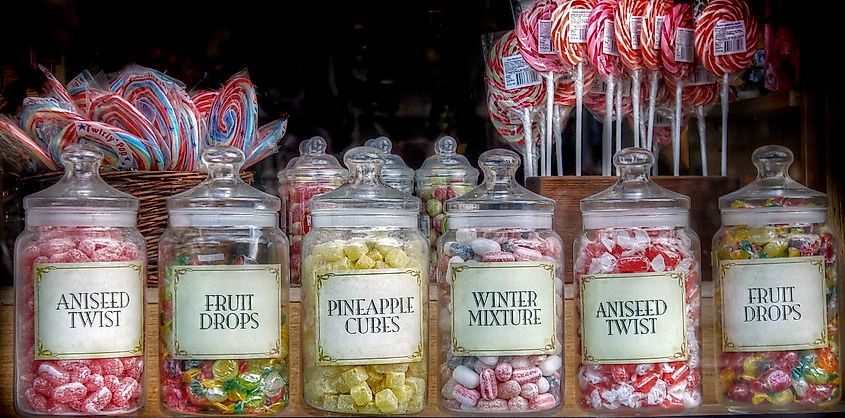 A shelf of a sweet shop in Dublin, Ireland. Image Credit psyberartist via Wikimedia.