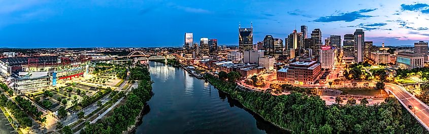Nashville Tennessee skyline.