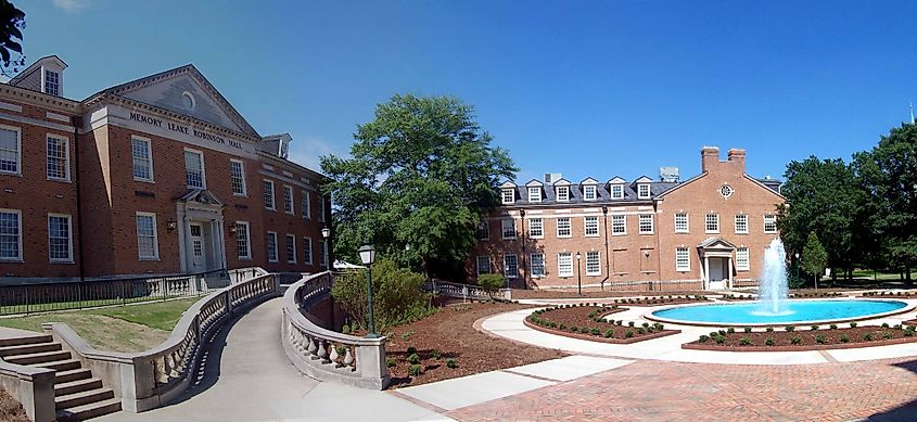 Samford University. In Wikipedia. https://en.wikipedia.org/wiki/Samford_University By Sweetmoose6 at English Wikipedia - Transferred from en.wikipedia to Commons., Public Domain, https://commons.wikimedia.org/w/index.php?curid=2907135