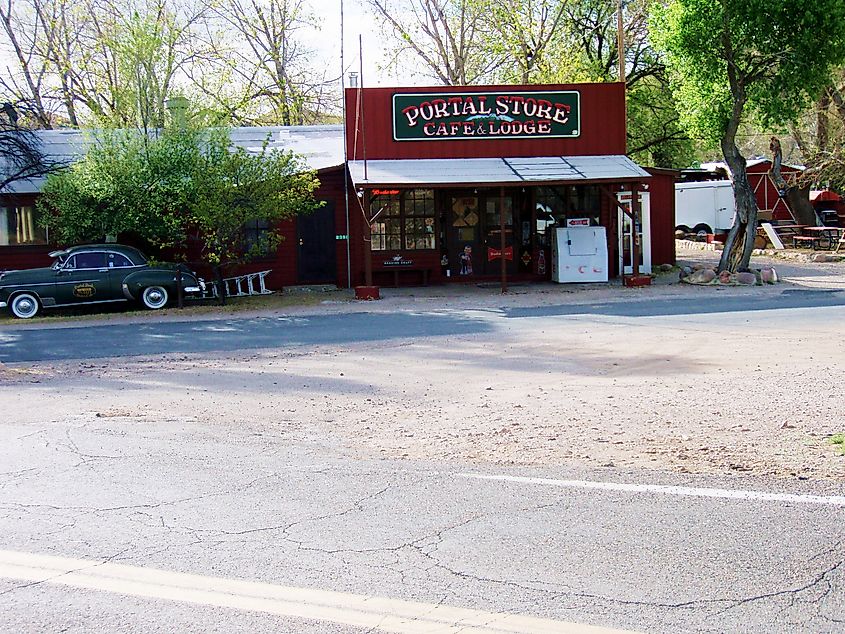 Portal Peak Store. 