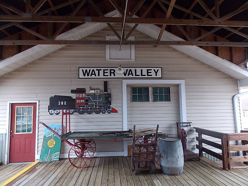 Train Station Platform---Water Valley, Ms. (Credit: bamaboy1941 via Flickr)