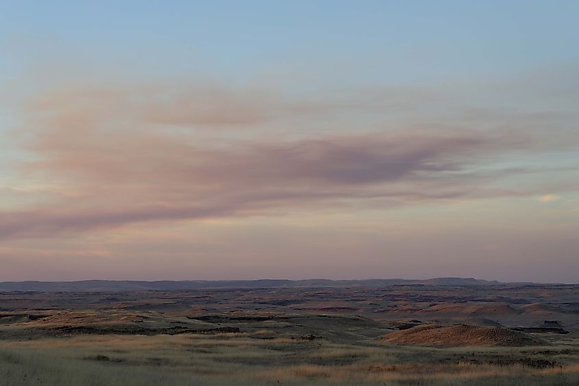 Evening skies over the grasses near Palouse Falls, where Palouse and the Channeled Scablands intermix. Photo by Brendan Cane