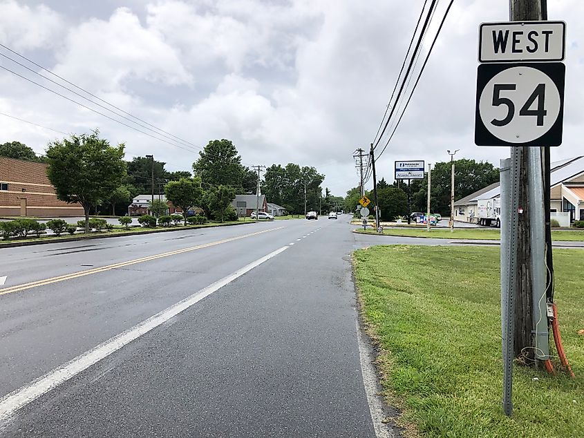 View west along Delaware State Route 54 and Maryland State Route 54 (East State Street) at U.S. Route 13 (Sussex Highway/North Salisbury Boulevard) on the border of Delmar, Sussex County, Delaware, and Delmar, Wicomico County, Maryland.