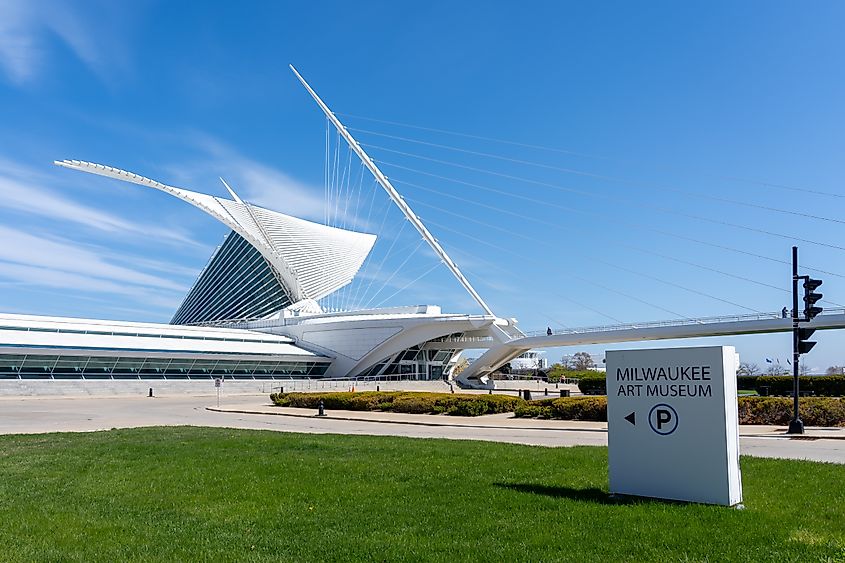 The Milwaukee Art Museum is an art museum, its collection contains nearly 25,000 works of art. Editorial credit: JHVEPhoto / Shutterstock.com