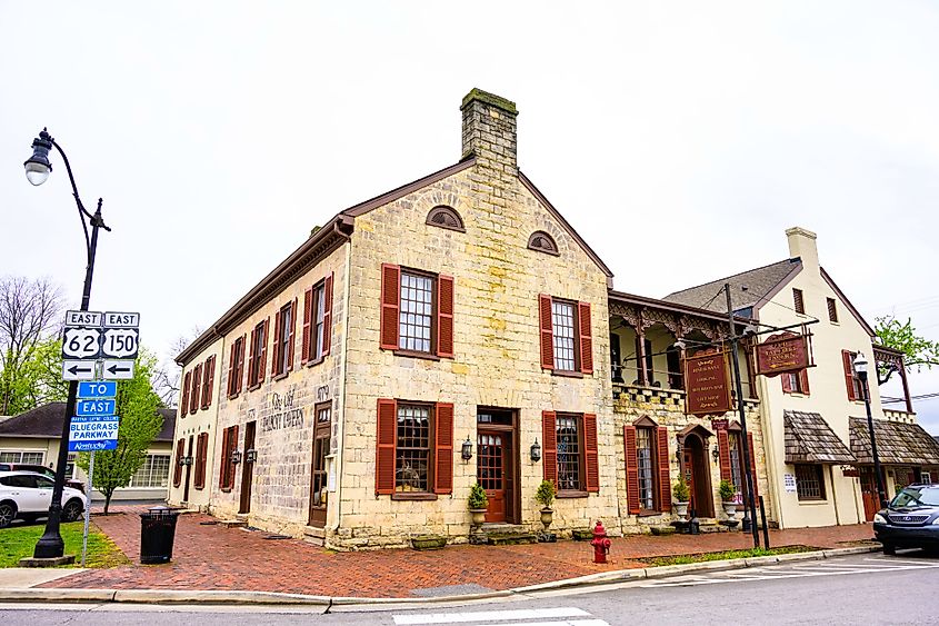 The circa 1779 Hotel gift shop and restaurant in Bardstown. Editorial credit: Jantira Namwong / Shutterstock.com