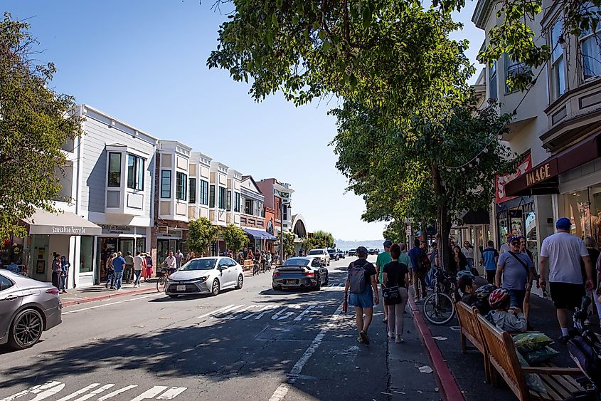 Bridgeway, main street with lots of shops, cafes and tourist attractions in Sausalito, resort town north of San Francisco, Marin County.  Editorial credit: bluestork / Shutterstock.com