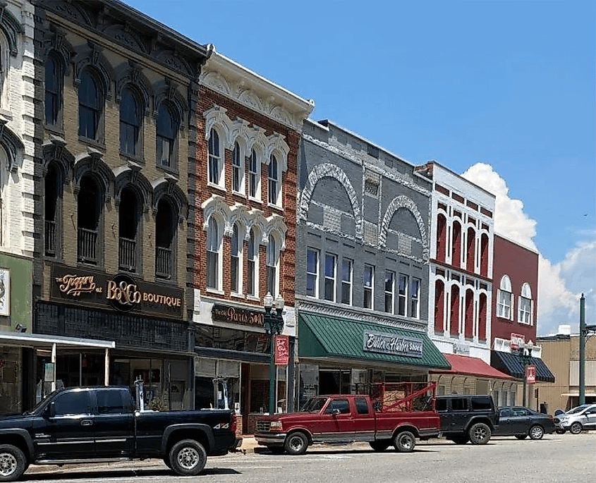 A street in Downtown Paris, Tennessee.