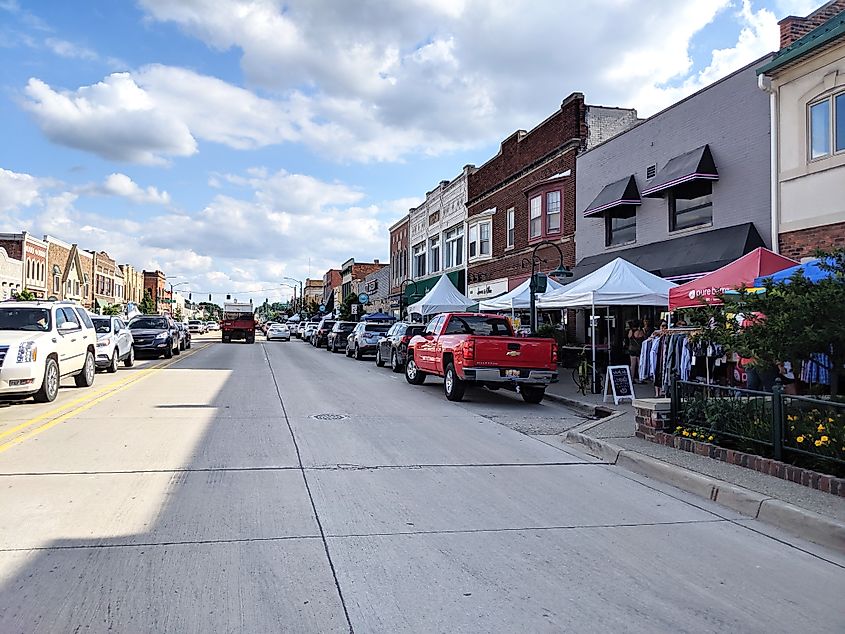 Downtown Rochester Sidewalk Sales along S Main Street in Rochester, Michigan, United States.