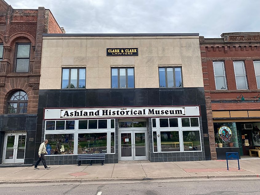 A man walks past the exterior of the Ashland Historical Museum.