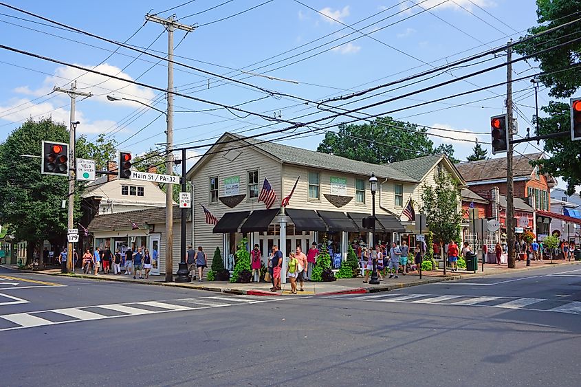 Historic New Hope, Pennsylvania, across the Delaware River from Lambertville, NJ, houses many cafes, festivals, and the famed Bucks County Playhouse theater. Editorial credit: EQRoy / Shutterstock.com