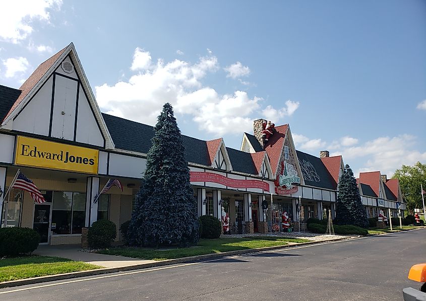 The shopping district in Santa Claus, Indiana. Image credit: HoosierMan1816 via Wikimedia Commons.