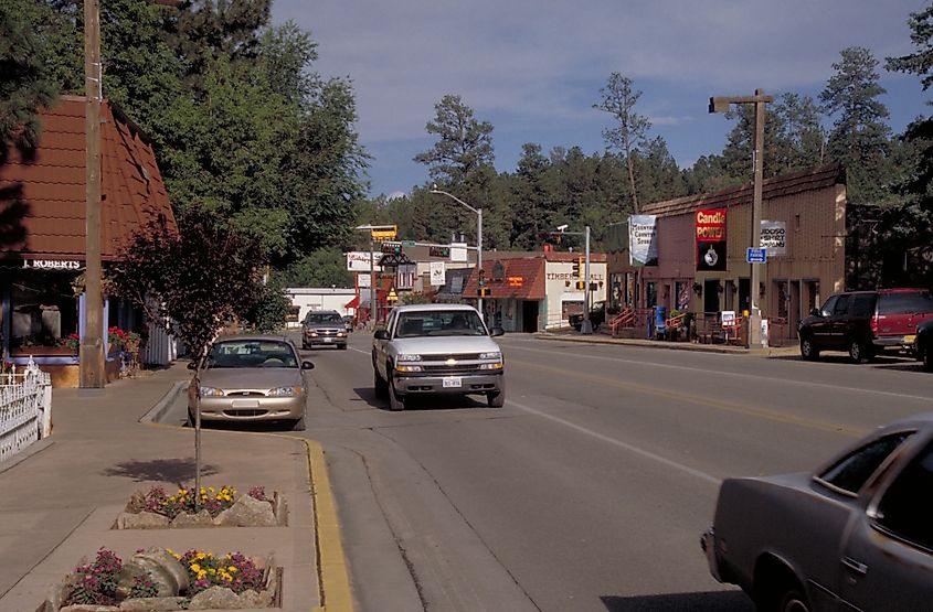 Street view of downtown Ruidoso, New Mexico, featuring local shops, restaurants, and a scenic mountain backdrop, showcasing the town’s rustic charm.