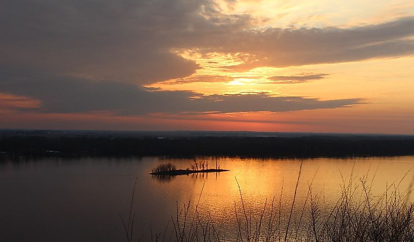 Sunset over the Mississippi near Elsah.