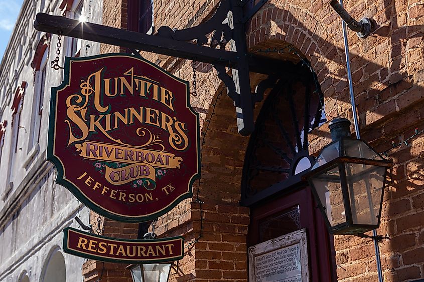 Auntie Skinner's Riverboat Club, Texas