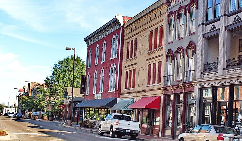 Row of colorful, historic buildings on the main street in the downtown area in Paducah, Kentucky. Editorial credit: Angela N Perryman / Shutterstock