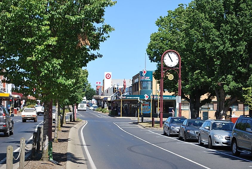 Murray St (en:Princes Highway), the main street of en:Colac, Victoria