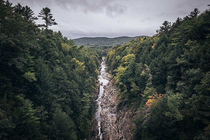 Looking over Quechee Gorge and the Ottaquechee River at the start of fall, Vermont, USA.