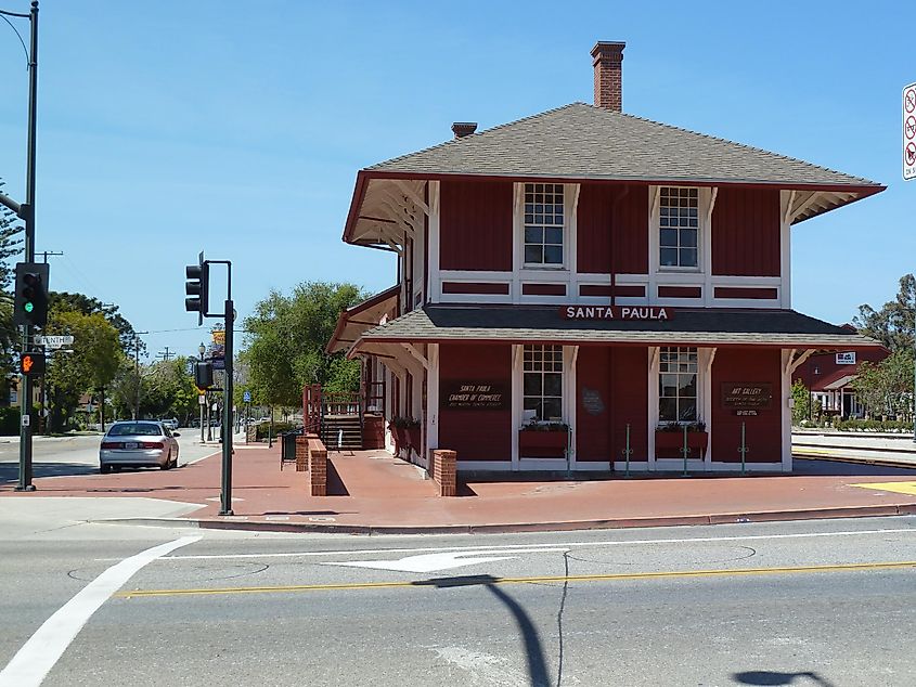 Train Depot Art Center in Santa Paula, By Chris English, CC BY-SA 3.0, https://commons.wikimedia.org/w/index.php?curid=54572323
