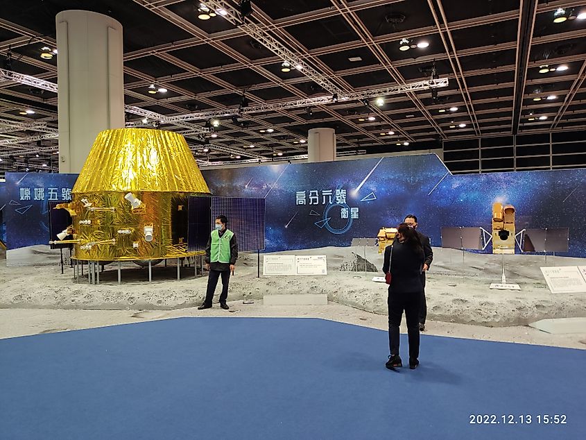 A Chinese exhibition displaying rovers and satellites and landers. Image Credit AKAMGO yalms via Wikimedia.